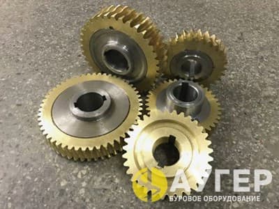 Бронзовая шестерня КМУ CS Machinery CSS 177 в редуктор поворота башни
